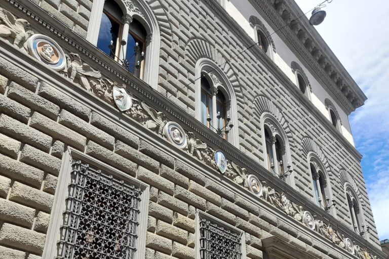 Il libro sulla storia della Cassa di Risparmio