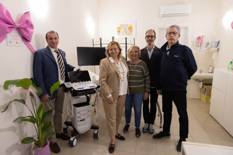 Nuovo ecografo per l’ambulatorio senologico di Voglia di Vivere a Pistoia acquistato grazie al sostegno di Fondazione Caript